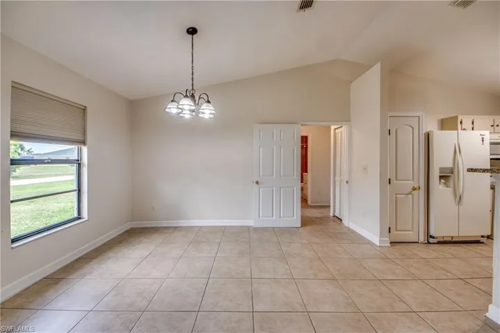 Dining Room & Door to Addt'l Bedrooms.