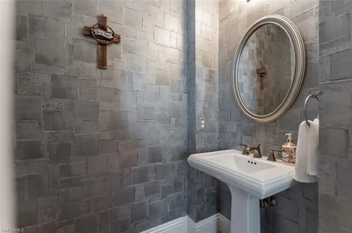 Guest half bath