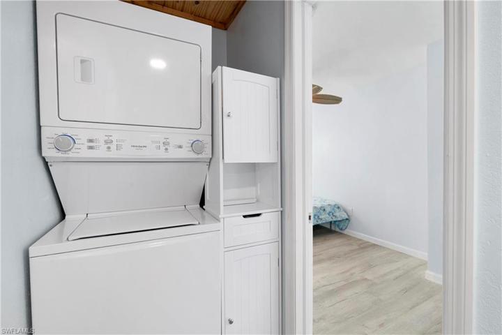 Unit 1-2 Bedroom, 1 bath-In-unit Washer/Dryer