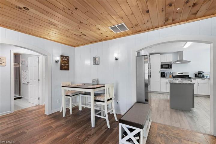 Unit 1-2 Bedroom, 1 bath-Dining Room