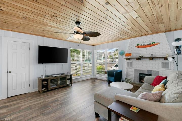 Unit 1-2 Bedroom, 1 bath-Living Room