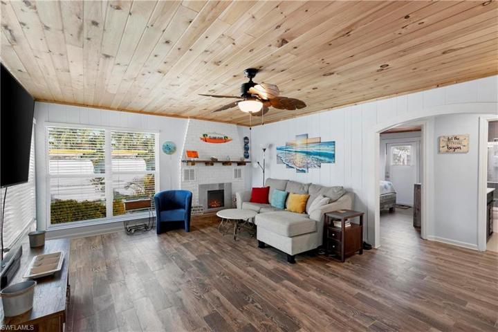 Unit 1-2 Bedroom, 1 bath-Living Room
