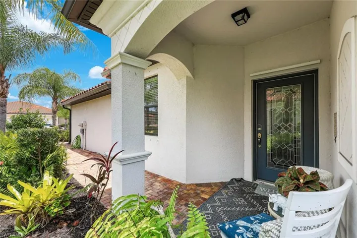 1427 Oceania Dr S, Naples, Florida 34113