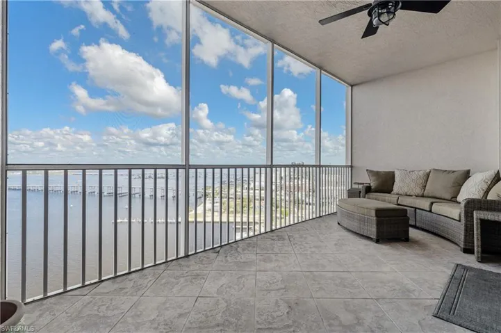 River & Down Town View from 200sqft screened in Lanai