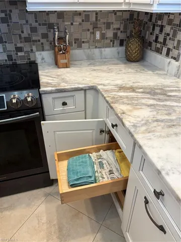 Light-toned countertops with natural veining