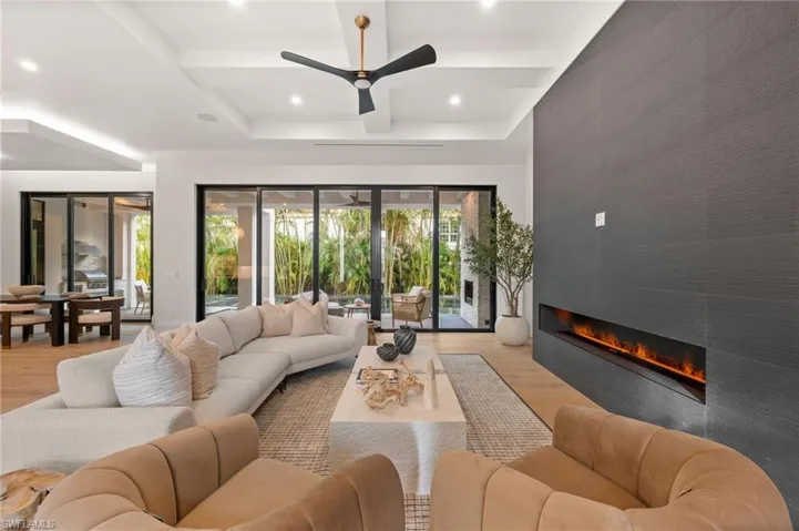 3840 Crayton Rd, Naples, Florida 34103