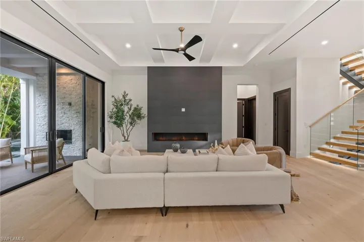3840 Crayton Rd, Naples, Florida 34103