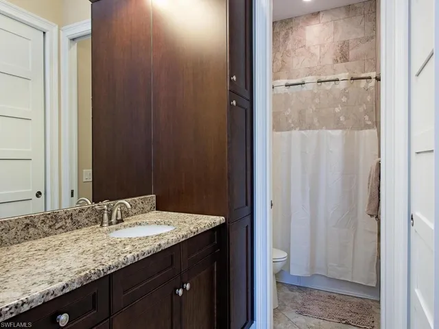 Guest bathroom.
