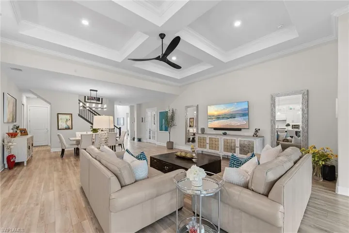 9607  Everglades  DR, Naples, FL 34120