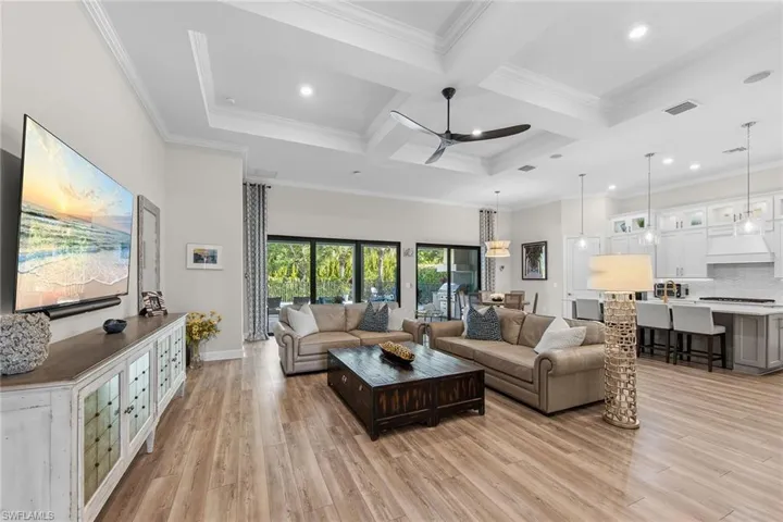 9607 Everglades Dr, Naples, Florida 34120