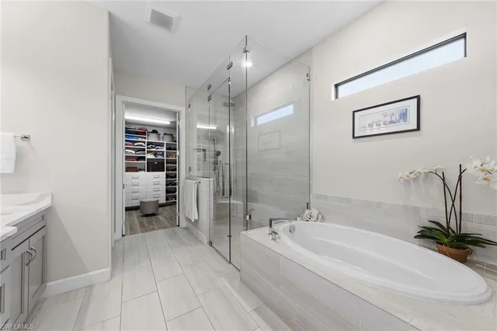 9607 Everglades Dr, Naples, Florida 34120