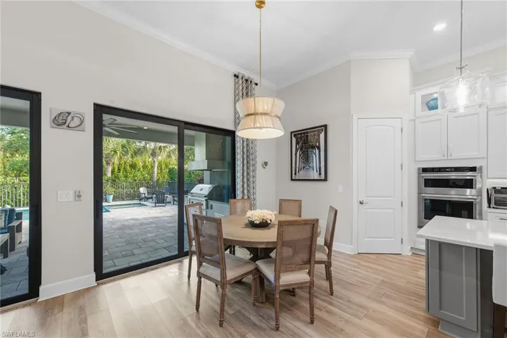 9607 Everglades Dr, Naples, Florida 34120