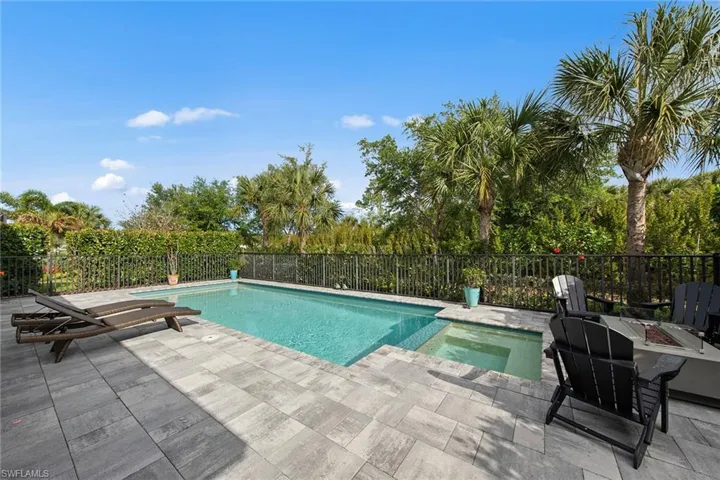 9607 Everglades Dr, Naples, Florida 34120