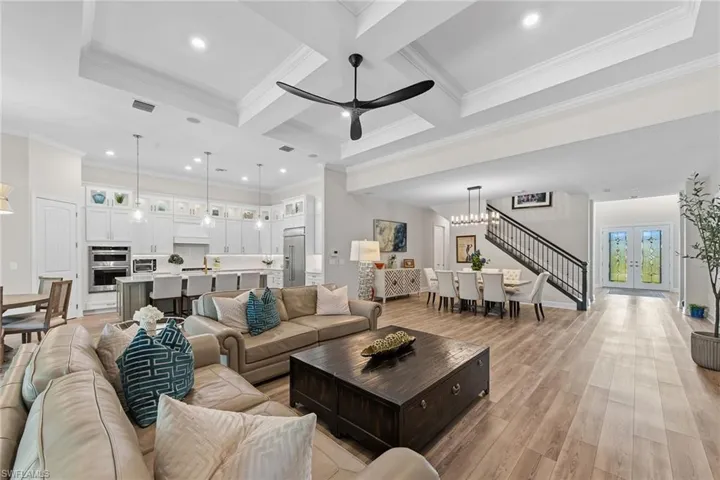 9607  Everglades  DR, Naples, FL 34120