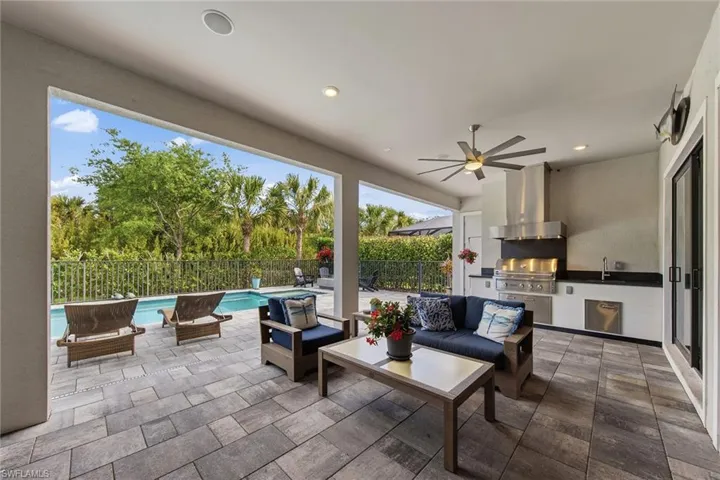 9607 Everglades Dr, Naples, Florida 34120