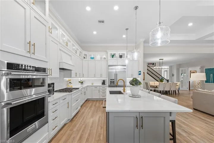 9607 Everglades Dr, Naples, Florida 34120