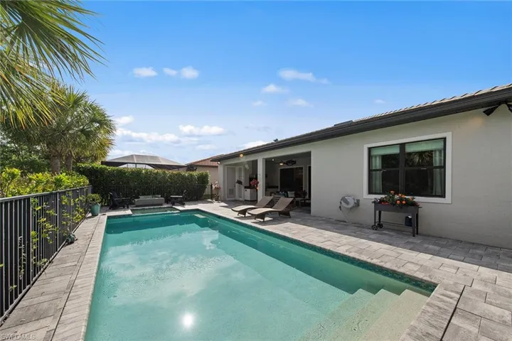 9607 Everglades Dr, Naples, Florida 34120