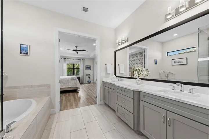 9607 Everglades Dr, Naples, Florida 34120