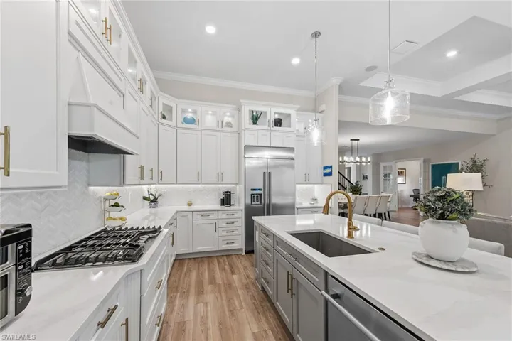 9607 Everglades Dr, Naples, Florida 34120