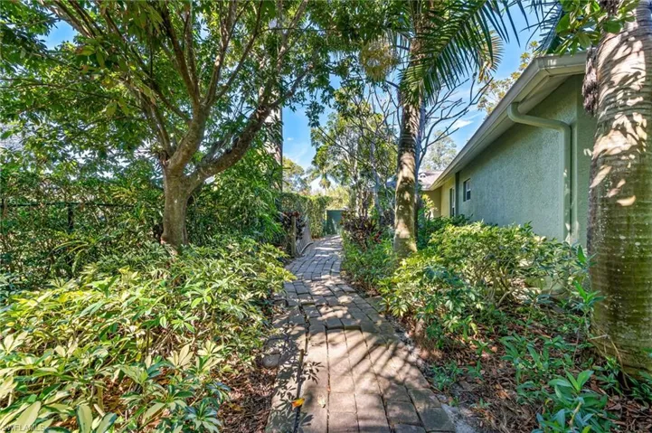 724 Pine Cone Ln, Naples Fl 34104