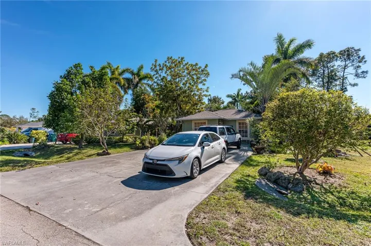 724 Pine Cone Ln, Naples Fl 34104