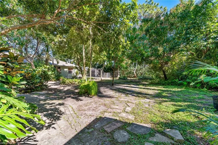 724 Pine Cone Ln, Naples Fl 34104