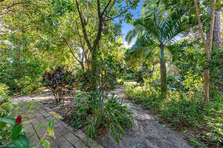 724 Pine Cone Ln, Naples Fl 34104