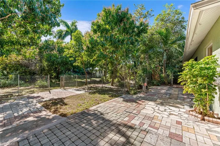 724 Pine Cone Ln, Naples Fl 34104