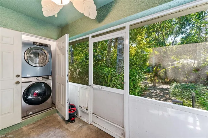 724 Pine Cone Ln, Naples Fl 34104