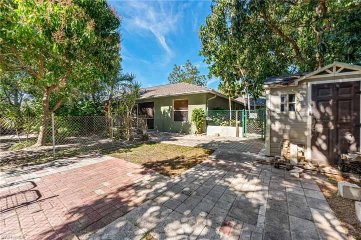 724 Pine Cone Ln, Naples Fl 34104