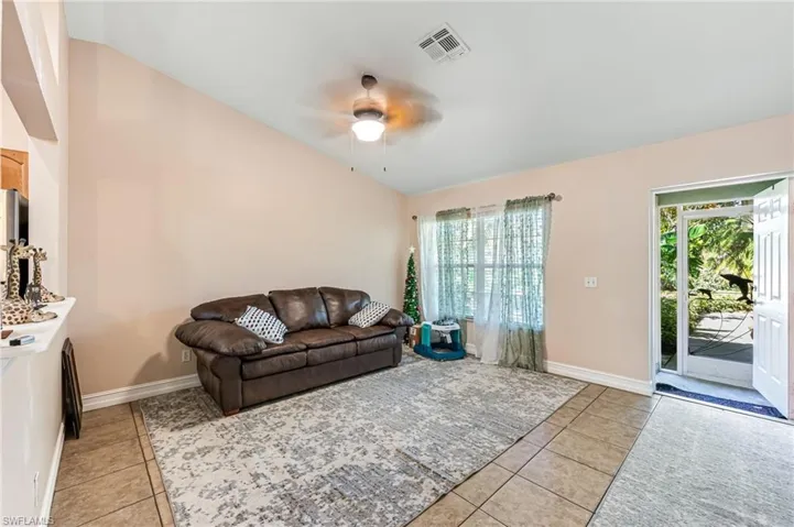 724 Pine Cone Ln, Naples Fl 34104