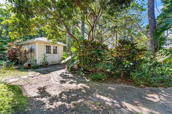 724 Pine Cone Ln, Naples Fl 34104