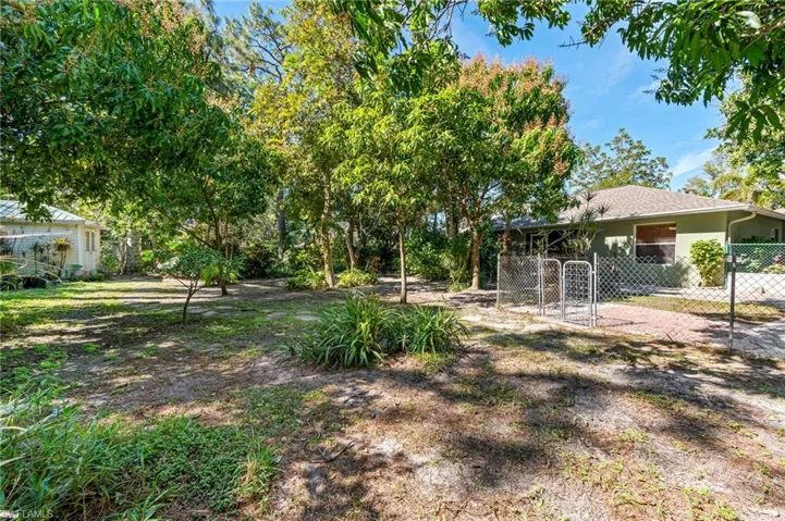 724 Pine Cone Ln, Naples Fl 34104