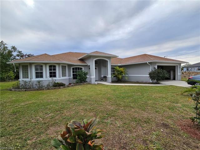 370  glenridge  DR, Lehigh Acres, FL 33974