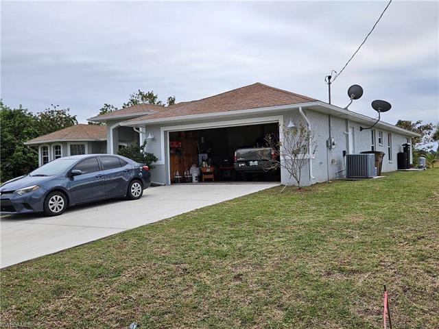 370  glenridge  DR, Lehigh Acres, FL 33974