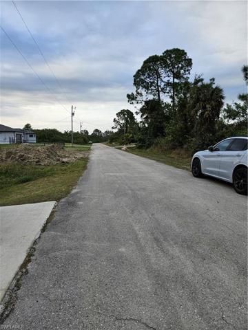 Looking West on Glenridge Dr