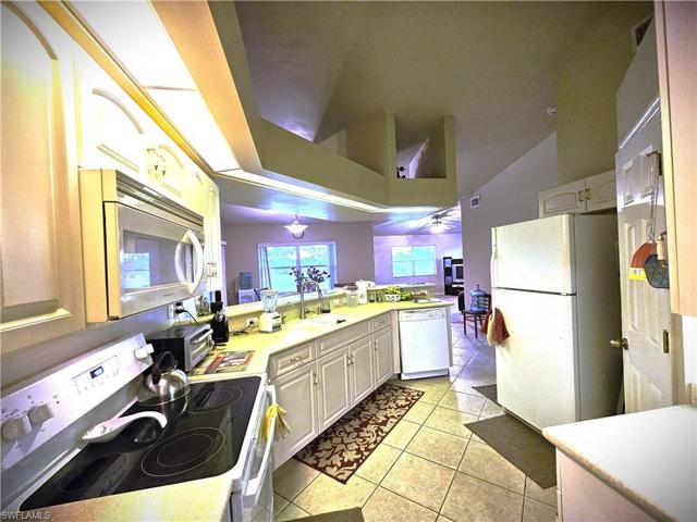 370  glenridge  DR, Lehigh Acres, FL 33974