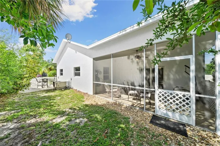 duplex 2 side yard fenced