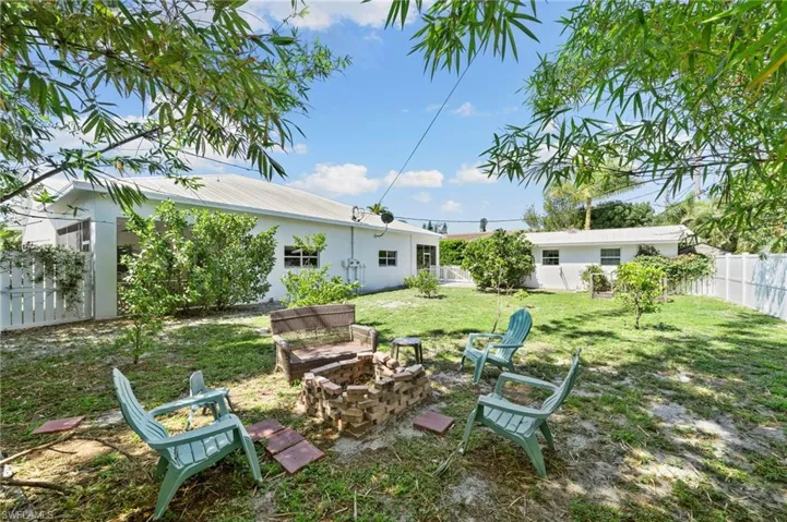 backyard duplex 1 fenced