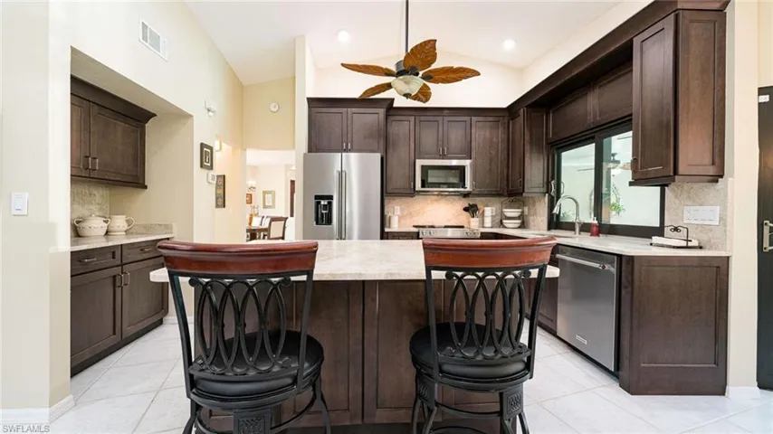 Gorgeous New Kitchen w/Breakfast Bar