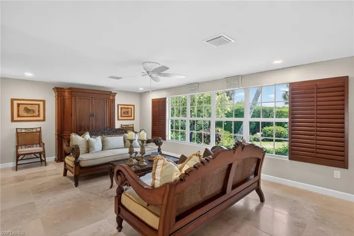 738  Anchor  DR, Sanibel, FL 33957