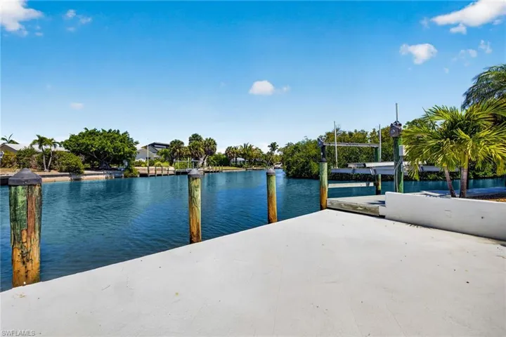 738  Anchor  DR, Sanibel, FL 33957