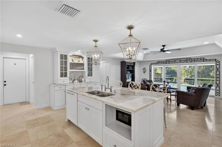 738  Anchor  DR, Sanibel, FL 33957