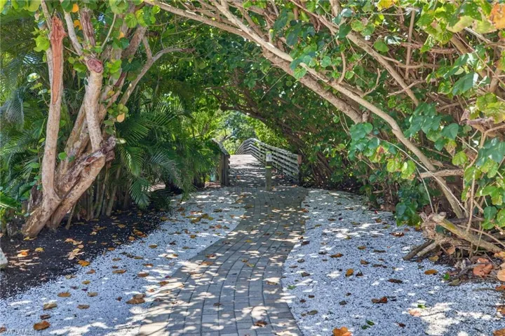 738  Anchor  DR, Sanibel, FL 33957