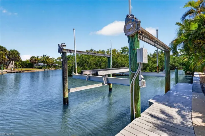738  Anchor  DR, Sanibel, FL 33957