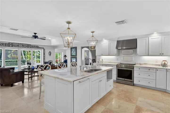 738  Anchor  DR, Sanibel, FL 33957