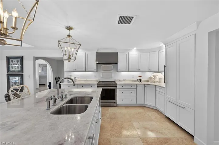 738  Anchor  DR, Sanibel, FL 33957