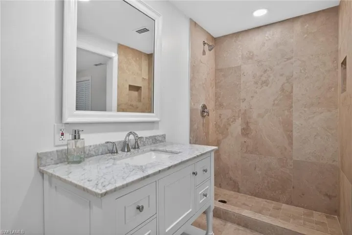 738  Anchor  DR, Sanibel, FL 33957