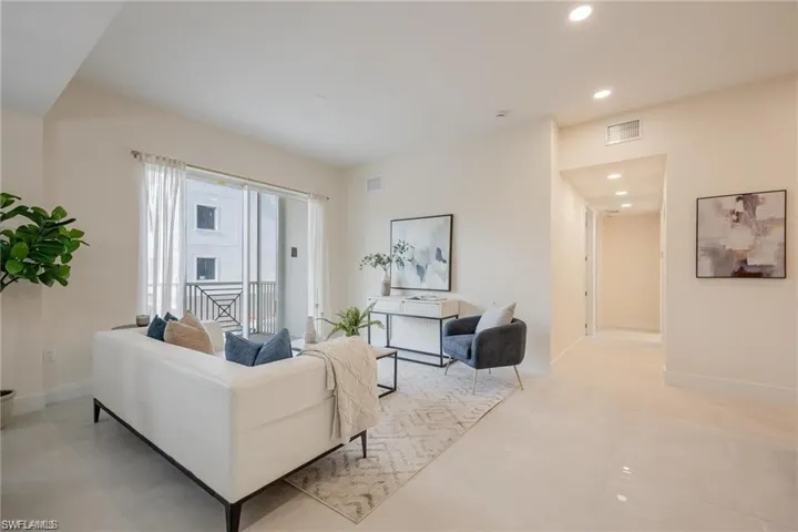 Living area featuring baseboards, visible vents, and recessed lighting