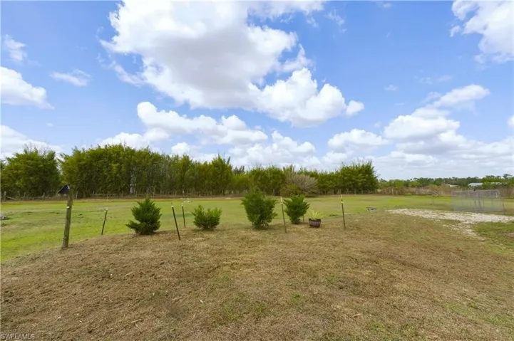 View of grassy yard featuring a rural view